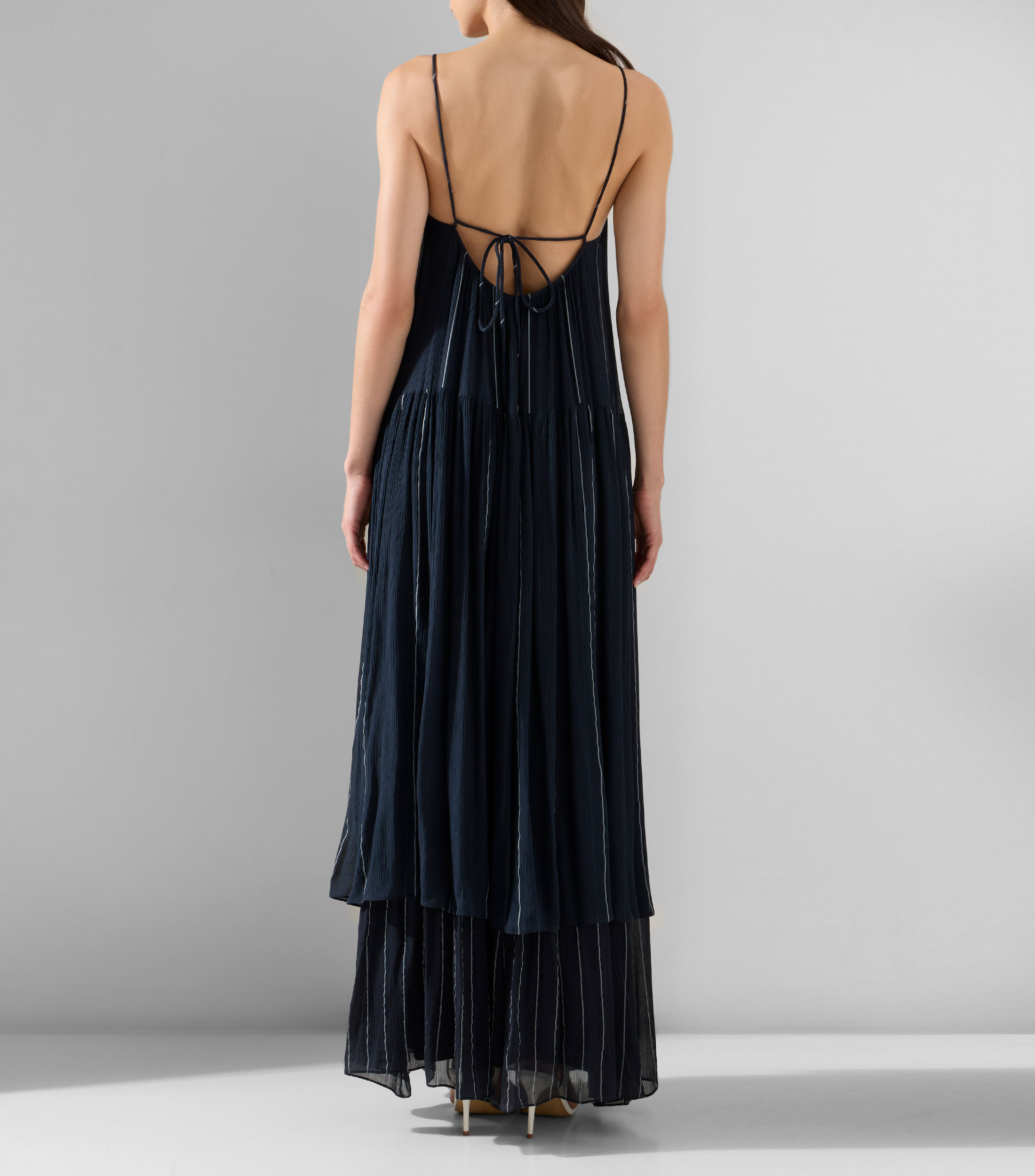 Vestido de seda a rayas con diferentes capas Mujer
